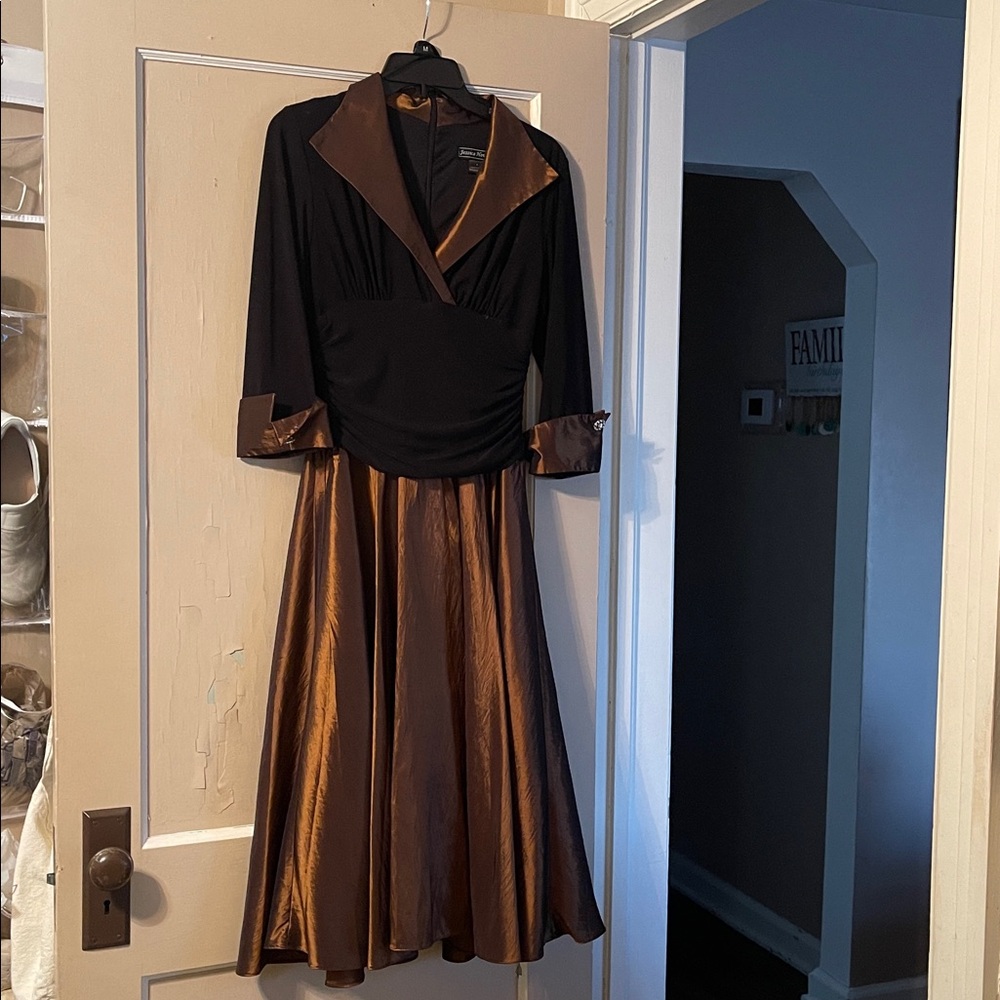 Jessica Howard Black and Bronze Long Sleeve Dress